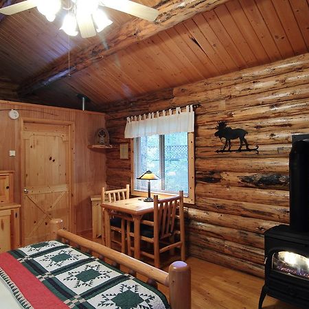 Silverwolf Log Chalets Coram Buitenkant foto