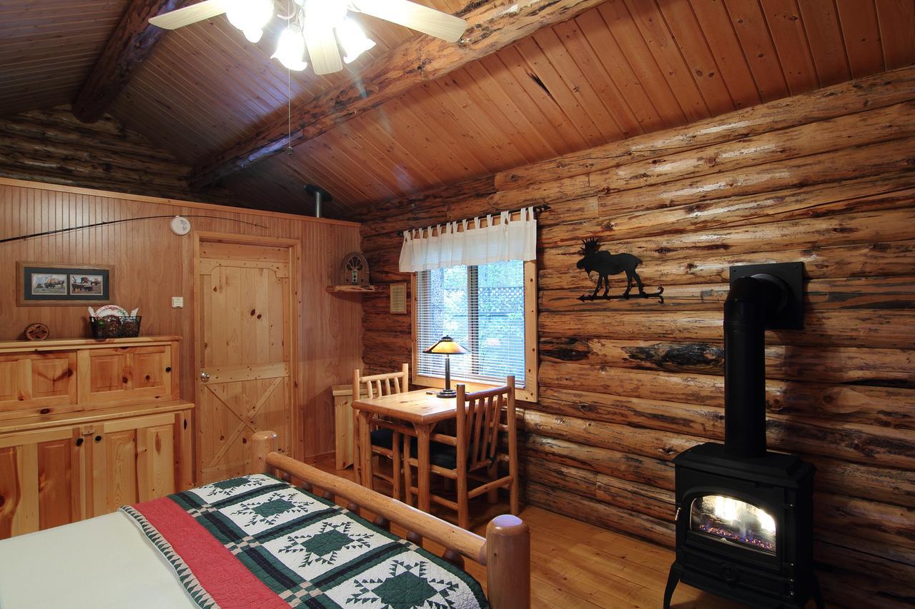 Silverwolf Log Chalets Coram Buitenkant foto
